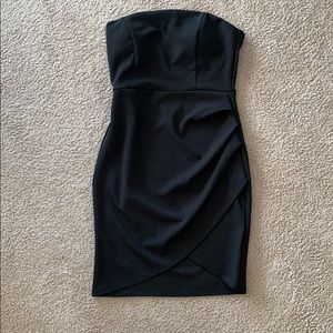 Black sleeveless dress